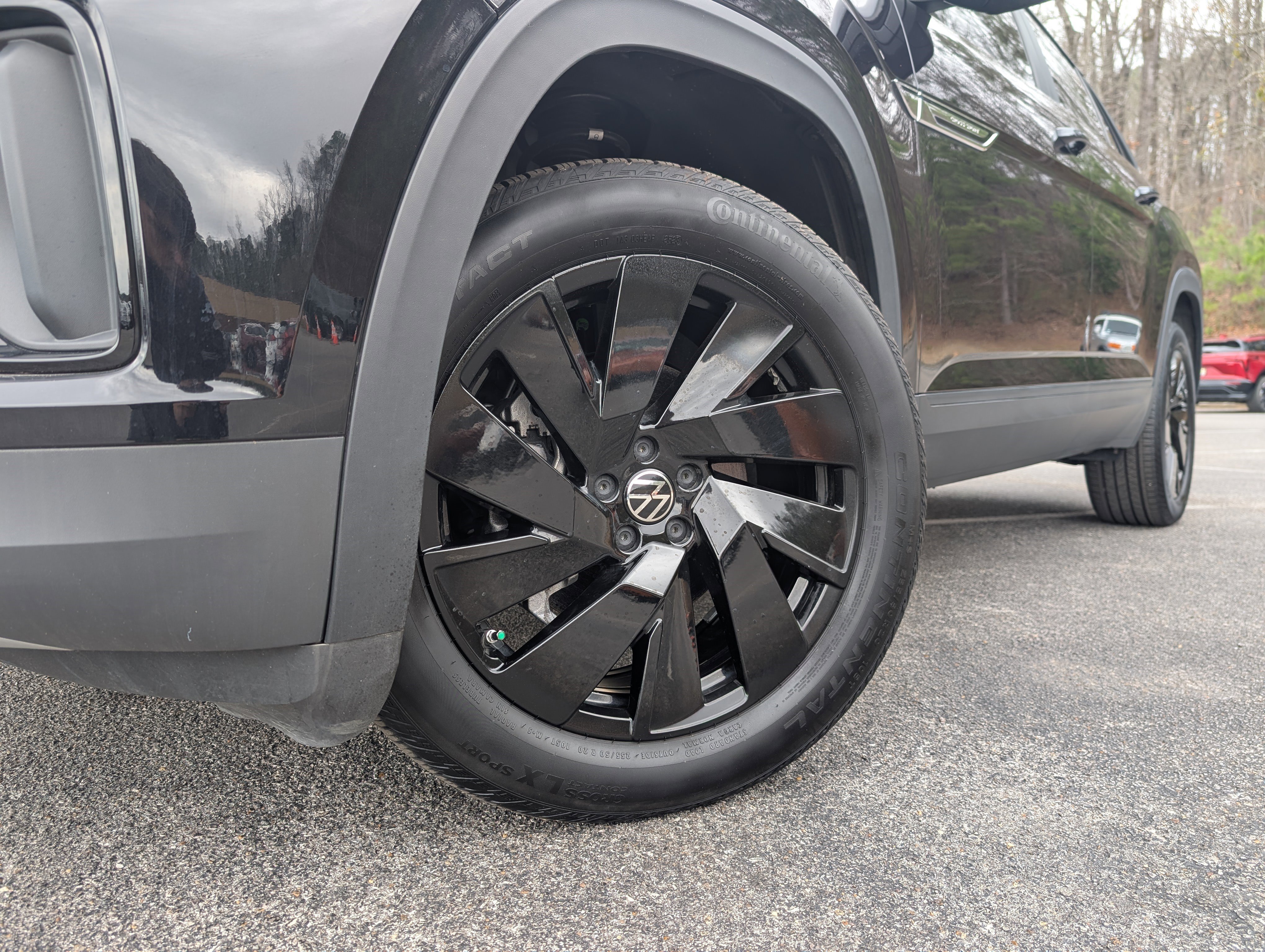 Used 2024 Volkswagen Atlas Cross Sport SE image 35