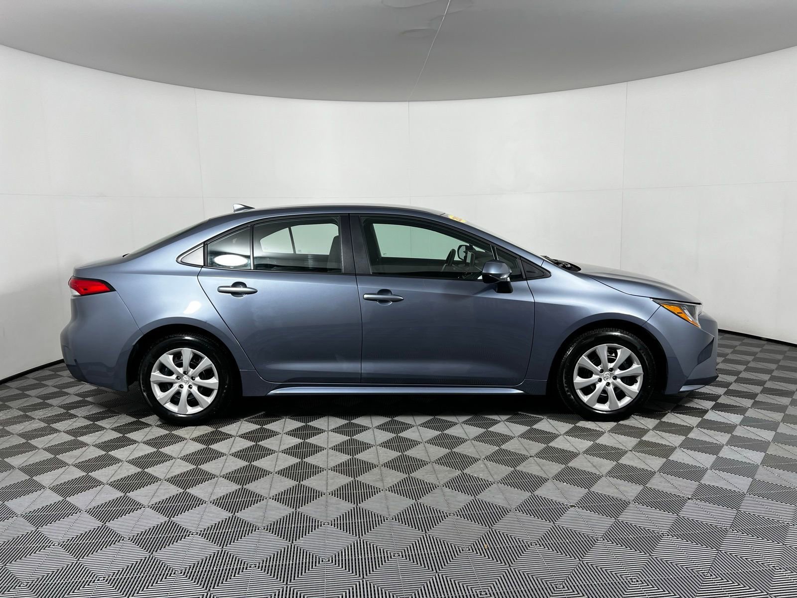 Certified 2025 Toyota Corolla LE image 4