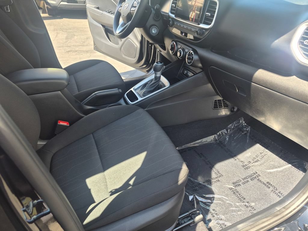 Used 2026 Hyundai Venue SE FWD image 22