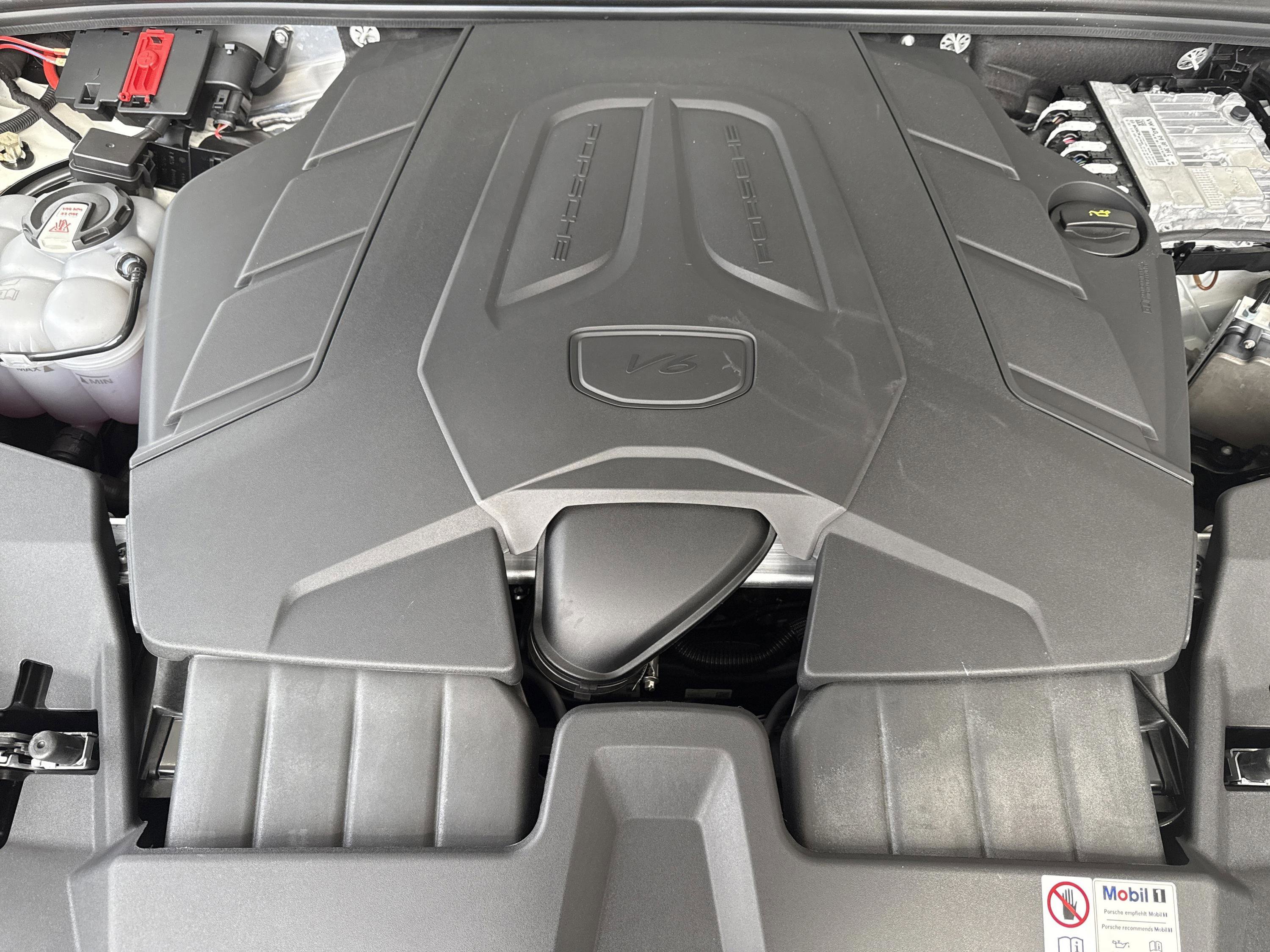 Used 2024 Porsche Cayenne image 18