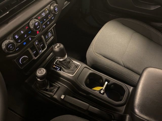 Used 2024 Jeep Wrangler Unlimited w/ Convenience Group AWD/4WD image 16