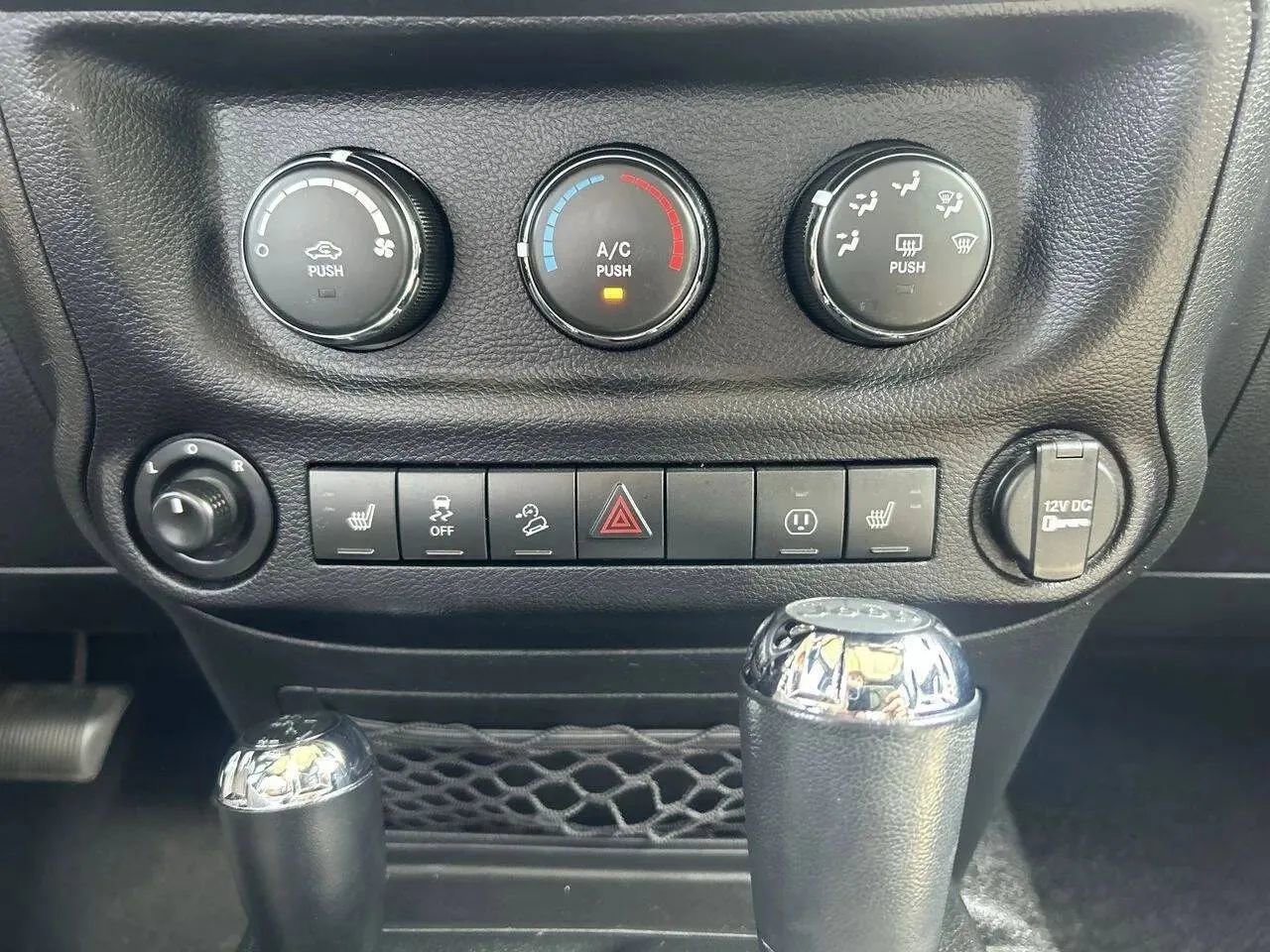 Used 2017 Jeep Wrangler Unlimited Sahara w/ Dual Top Group AWD/4WD image 18