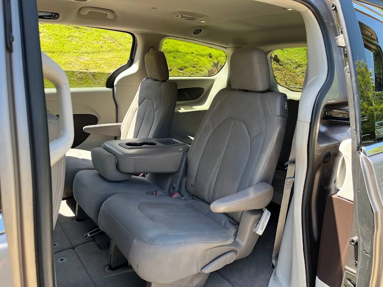Used 2017 Chrysler Pacifica Touring FWD image 41