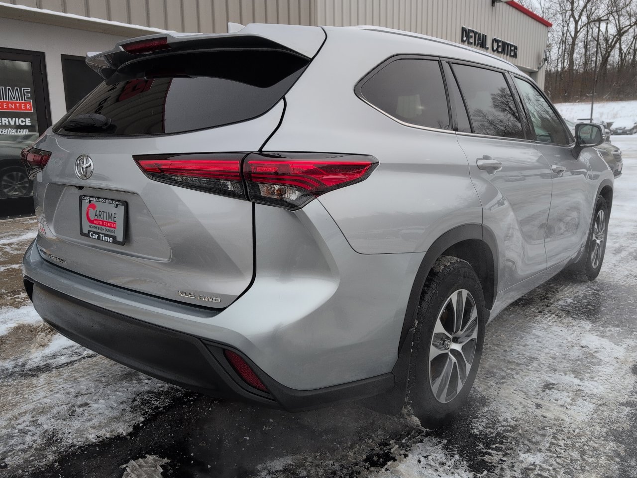 Used 2020 Toyota Highlander XLE image 8