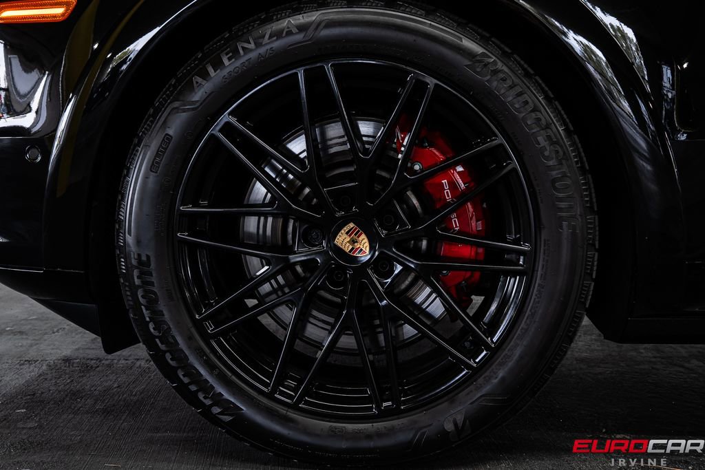 Used 2025 Porsche Cayenne GTS image 18