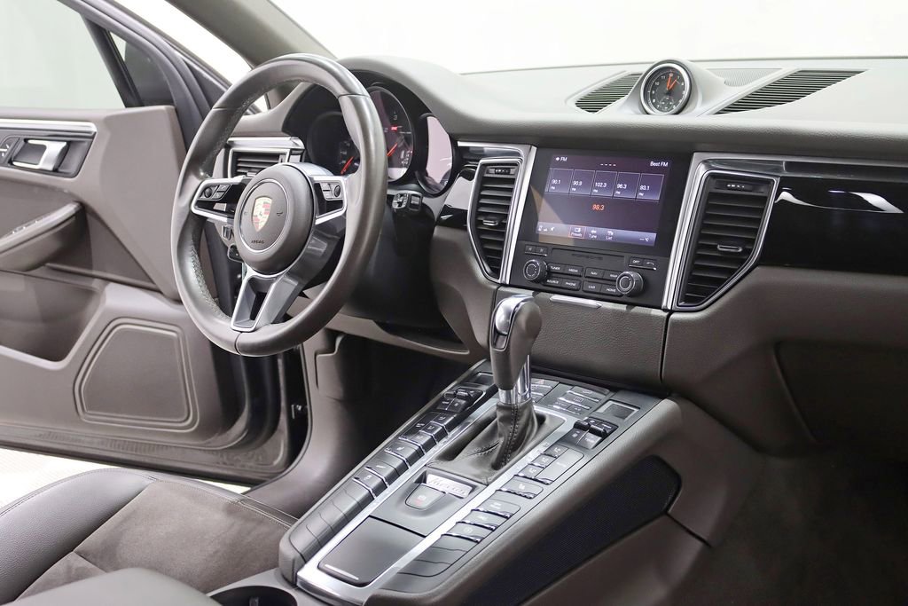 Used 2018 Porsche Macan image 25