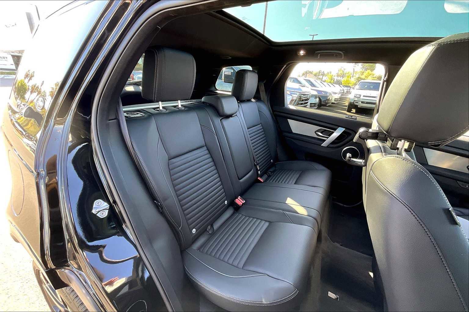 Used 2025 Land Rover Discovery Sport Dynamic SE image 30