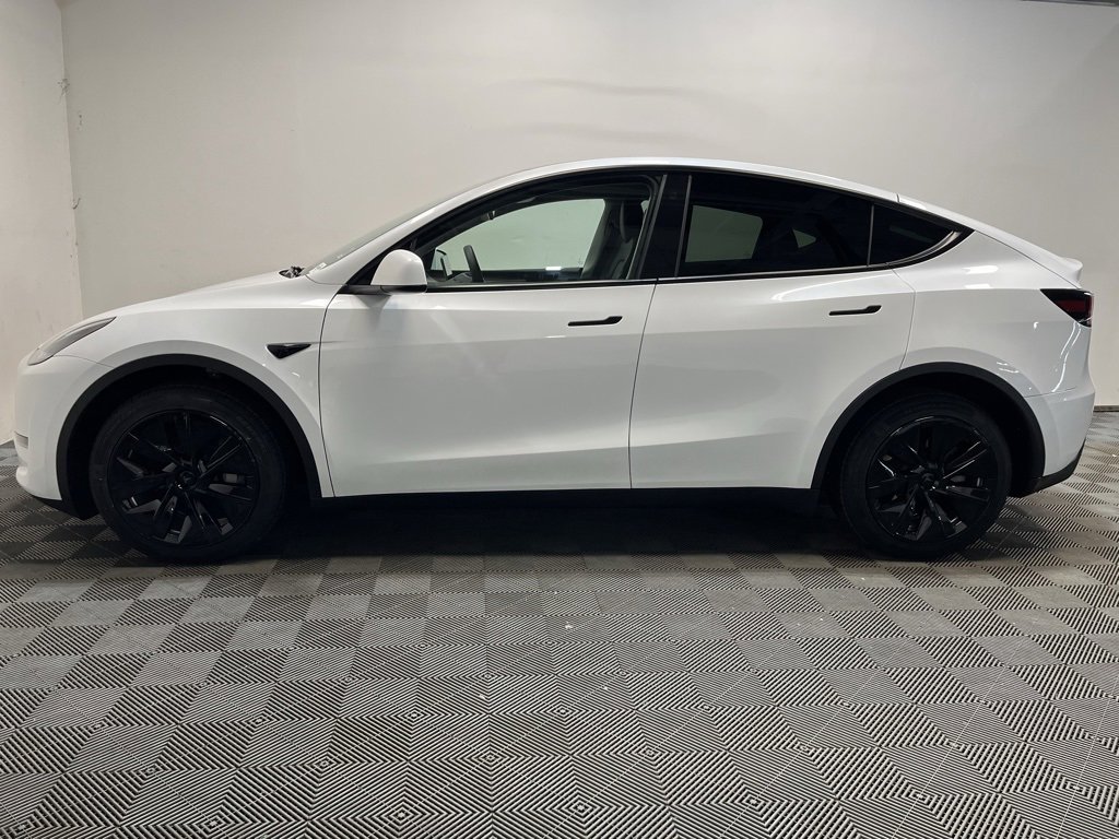 Used 2023 Tesla Model Y Long Range image 23