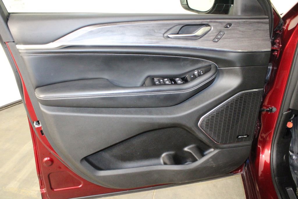 Used 2023 Jeep Grand Cherokee L Overland w/ Advanced Protech Group III image 19