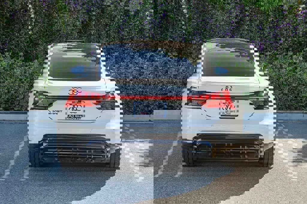 Used 2022 Audi e-tron GT Premium Plus image 5