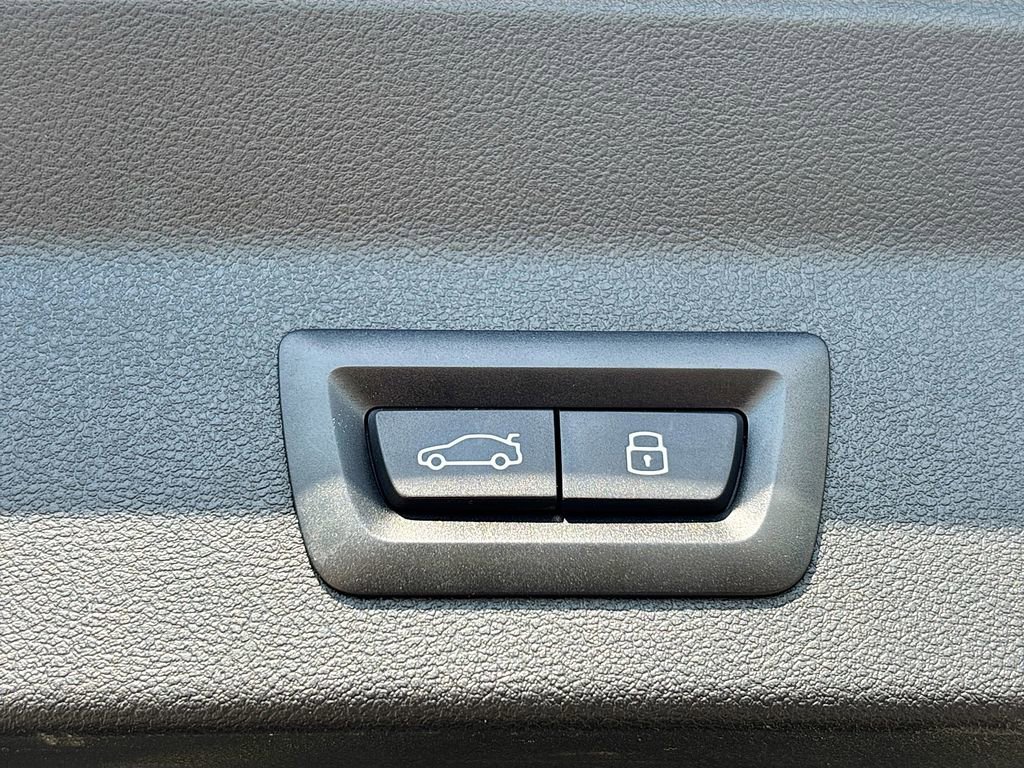 Used 2024 BMW X3 sDrive30i w/ Convenience Package RWD image 16