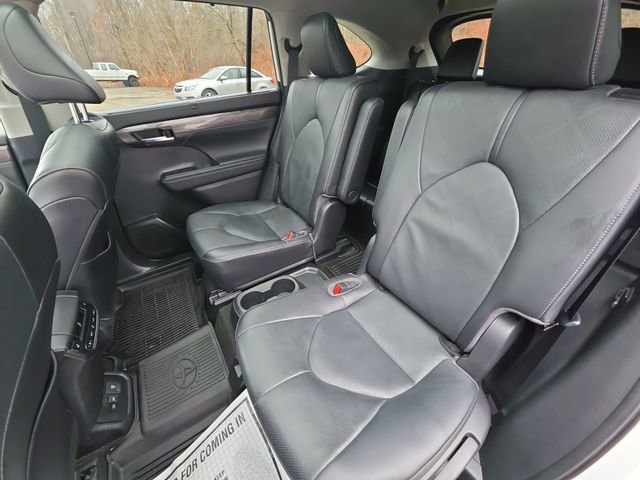 Used 2023 Toyota Highlander Platinum image 23