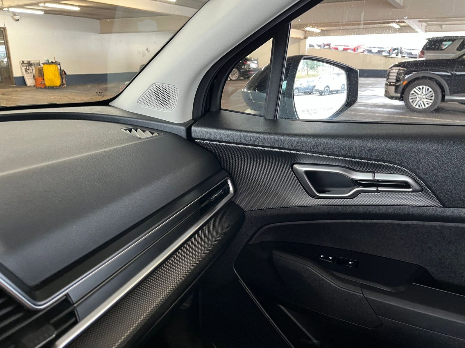 Used 2025 Kia Sportage LX image 35