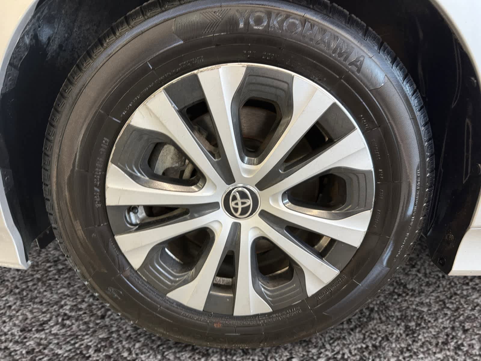 Used 2020 Toyota Prius Prime Limited FWD image 9
