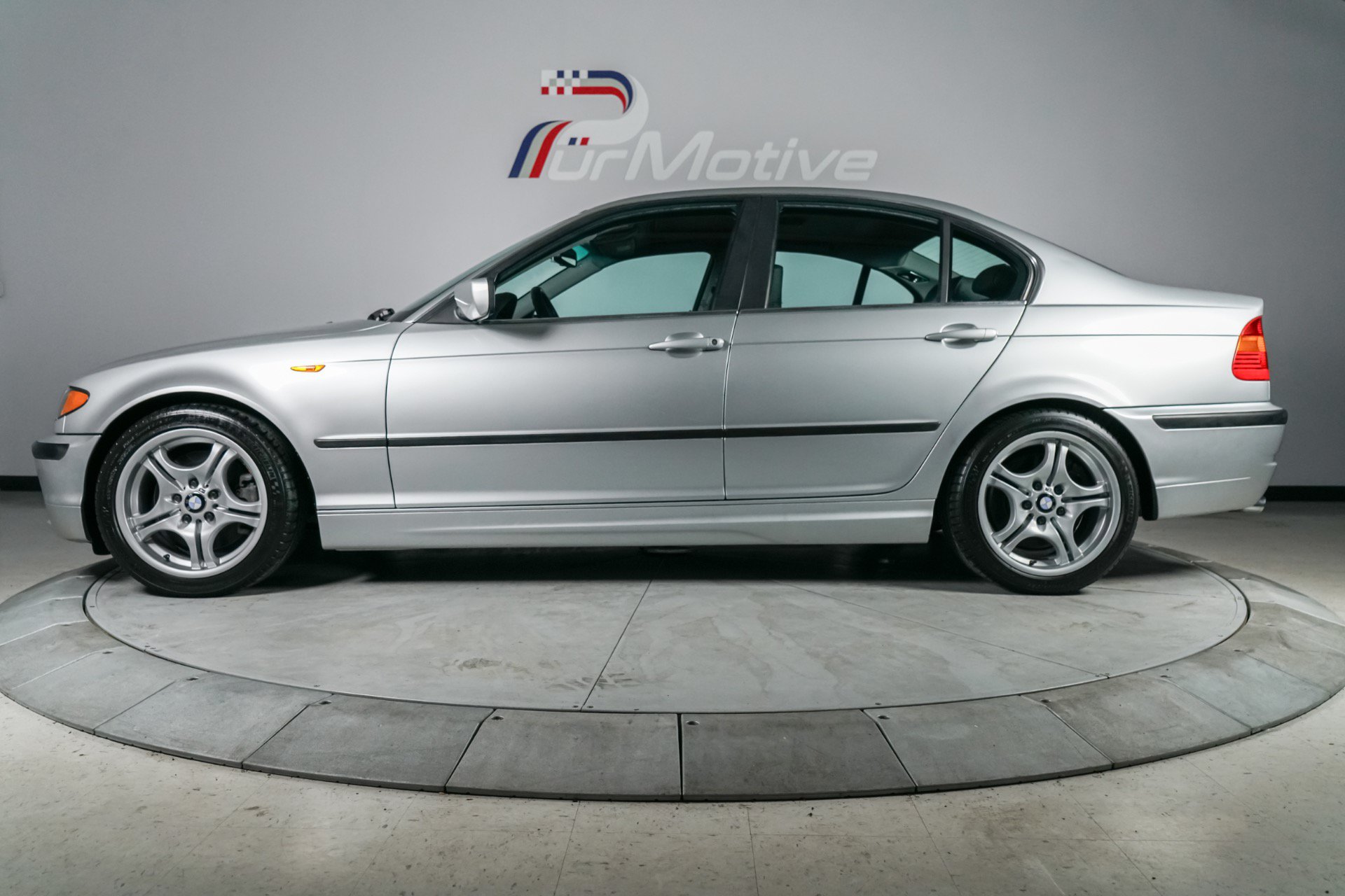 Used 2004 BMW 330i Sedan RWD image 3