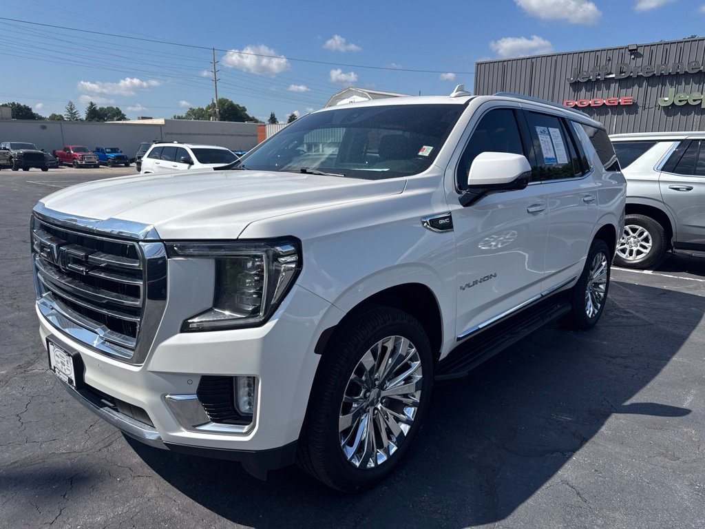 Used 2022 GMC Yukon SLT w/ SLT Luxury Package AWD/4WD image 3