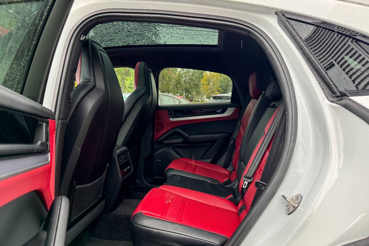 Used 2024 Porsche Cayenne Coupe image 17