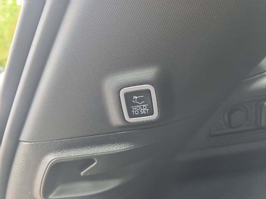 New 2025 Jeep Grand Cherokee Laredo w/ Luxury Tech Group I AWD/4WD image 13