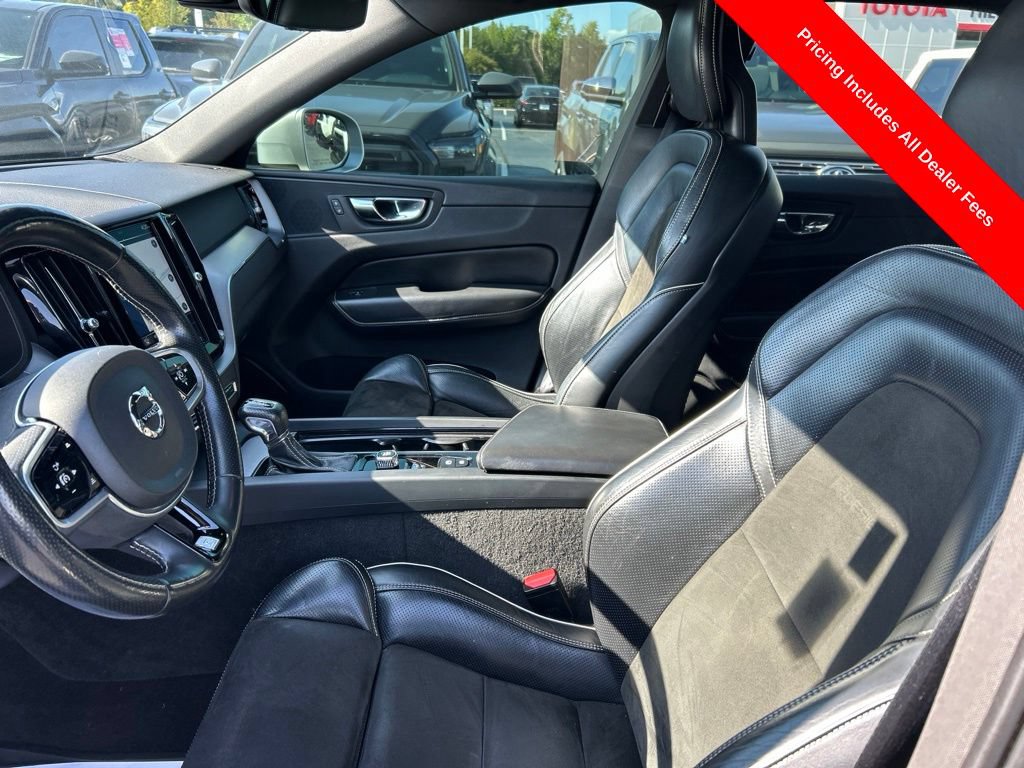 Used 2018 Volvo XC60 T5 R-Design w/ Convenience Package AWD/4WD image 2