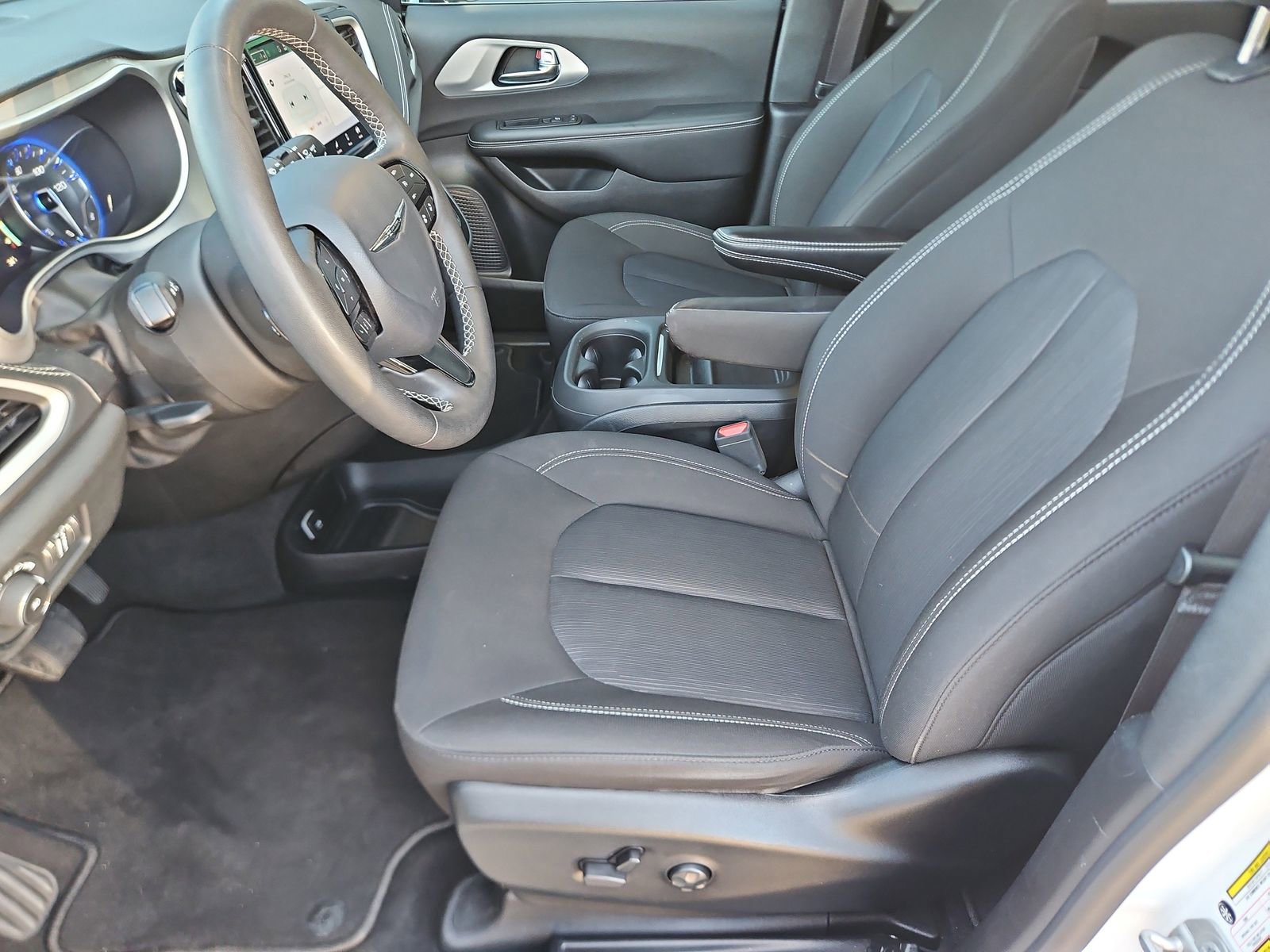 Used 2024 Chrysler Pacifica Touring image 13