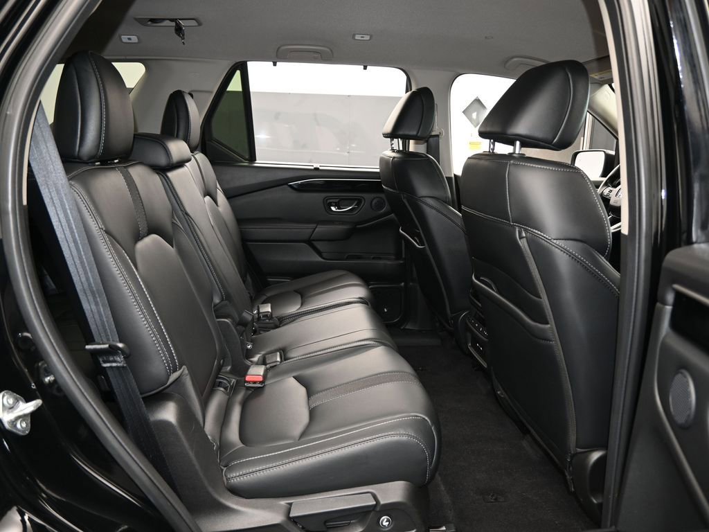 Used 2025 Honda Pilot EX-L image 41