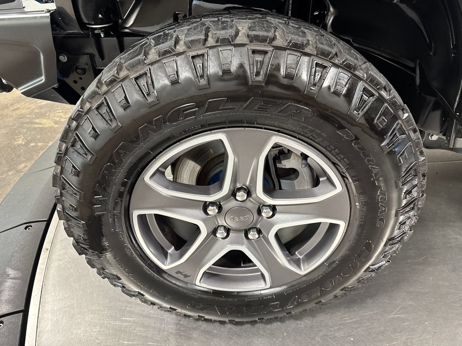 Used 2022 Jeep Wrangler Sport AWD/4WD image 2