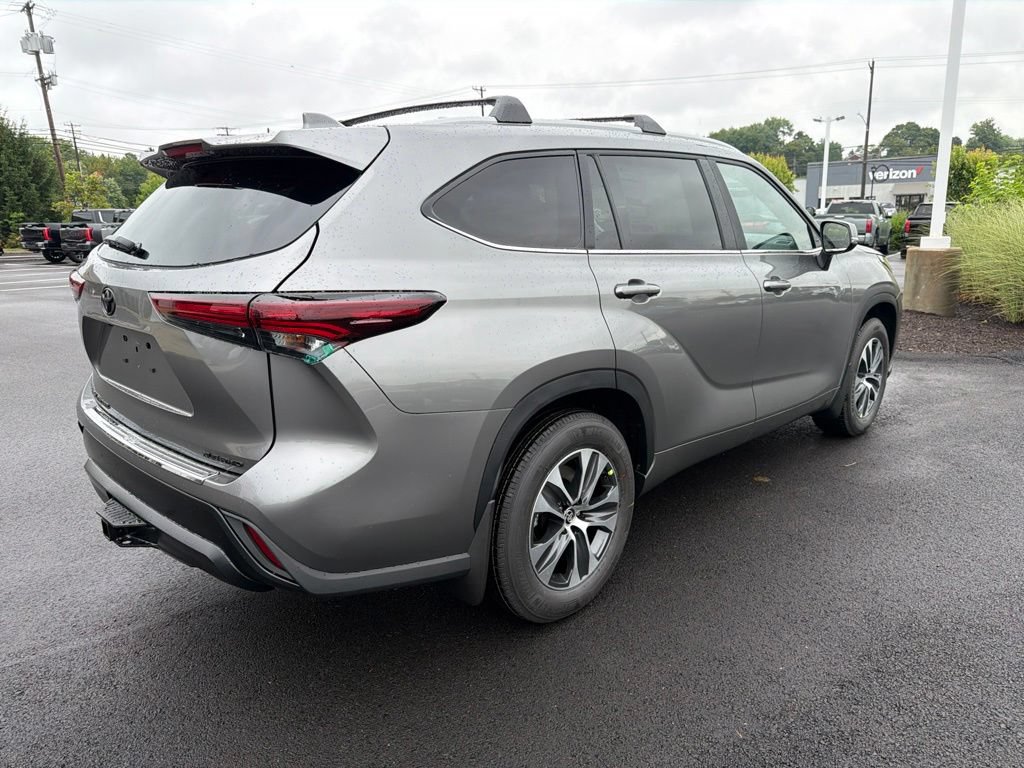 New 2026 Toyota Highlander XLE AWD/4WD image 2