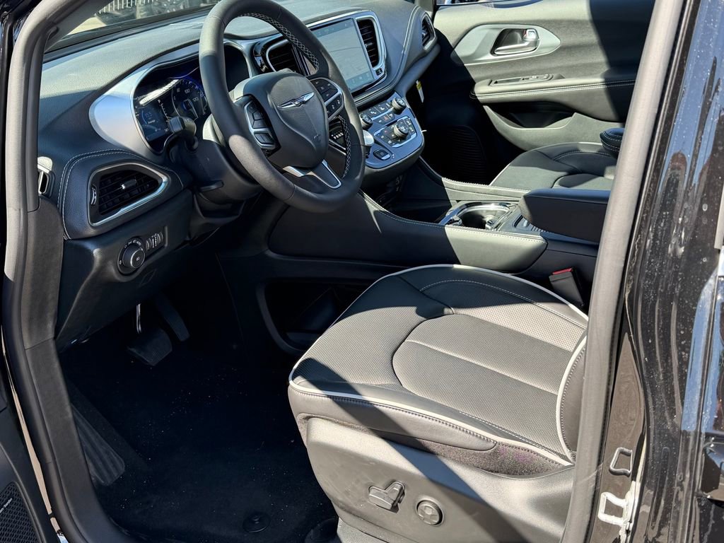 New 2026 Chrysler Pacifica Limited AWD/4WD image 10