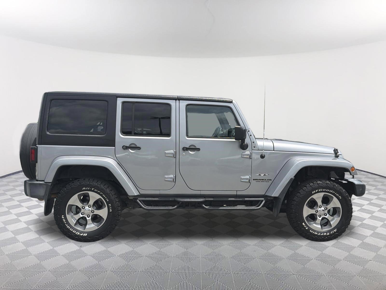 Used 2017 Jeep Wrangler Unlimited Sahara w/ Connectivity Group AWD/4WD image 15