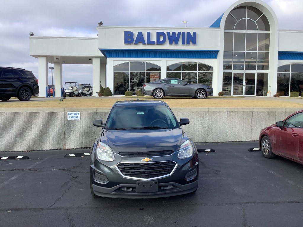 Used 2017 Chevrolet Equinox LS image 2