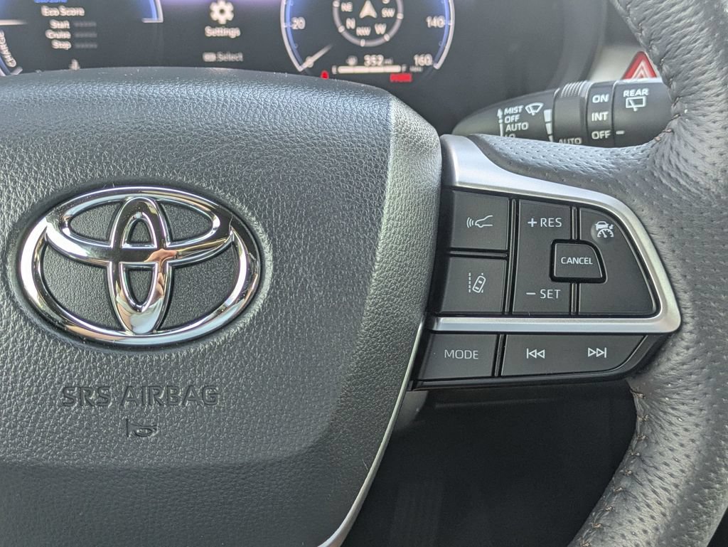 Used 2025 Toyota Sienna Platinum FWD image 15