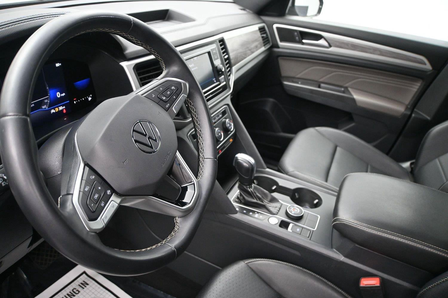 Used 2022 Volkswagen Atlas Cross Sport SE AWD/4WD image 2