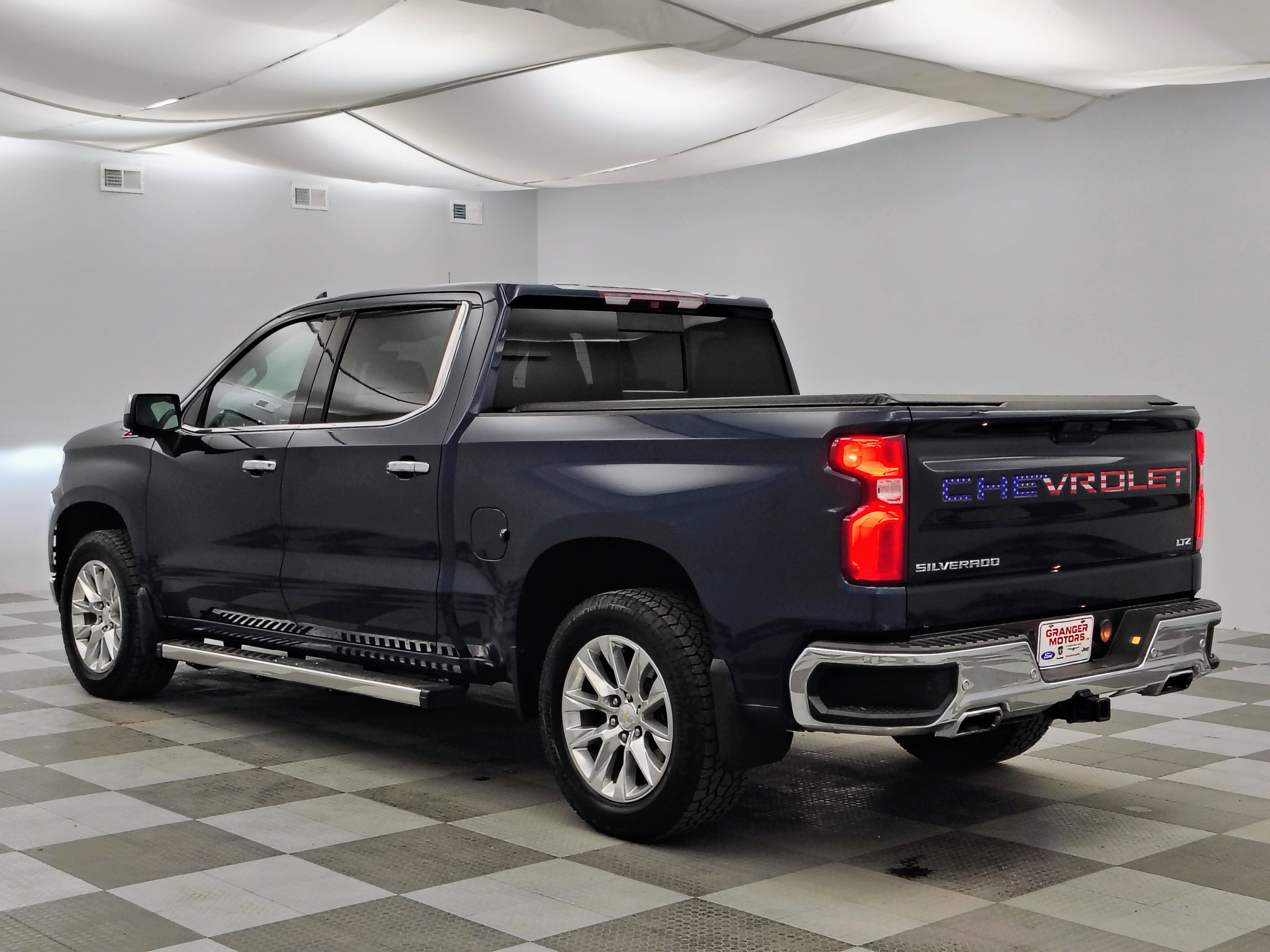 Used 2019 Chevrolet Silverado 1500 LTZ w/ LTZ Premium Package AWD/4WD image 9