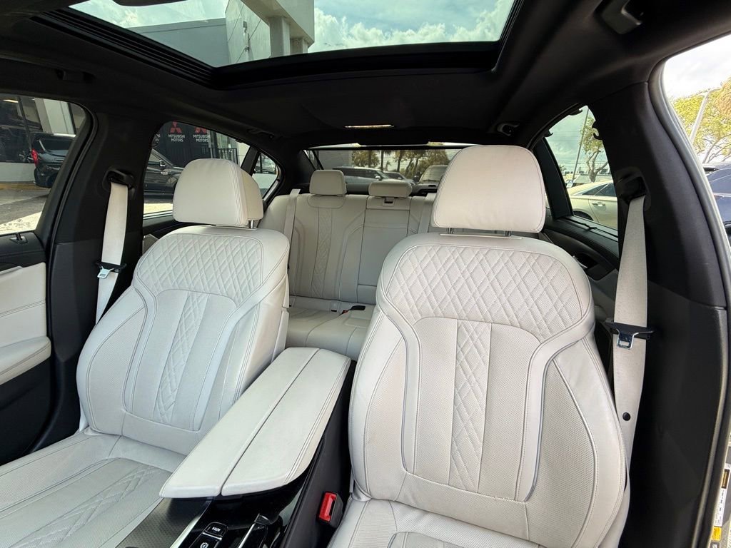 Used 2021 BMW M550i xDrive w/ Executive Package image 3