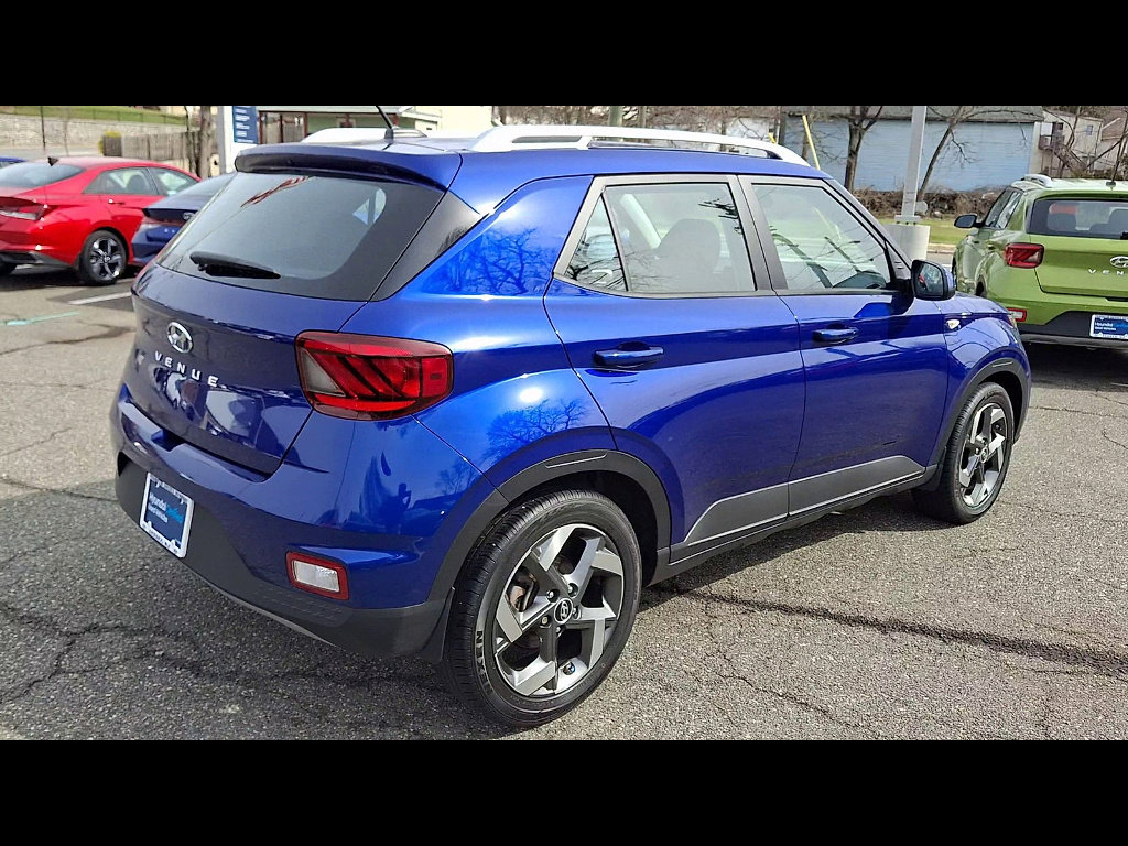 Certified 2024 Hyundai Venue SEL image 8