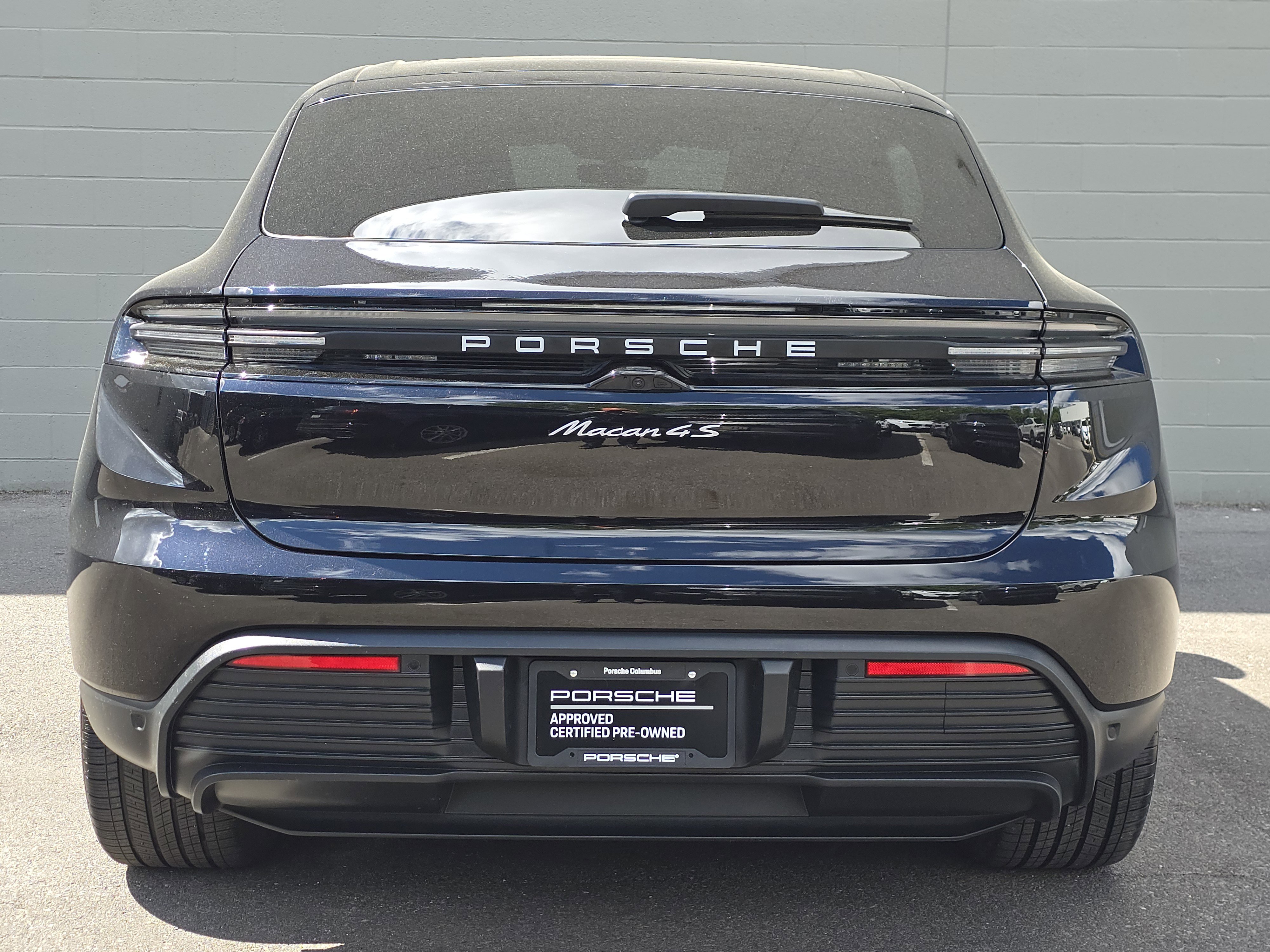 Certified 2025 Porsche Macan 4S Electric AWD/4WD image 10
