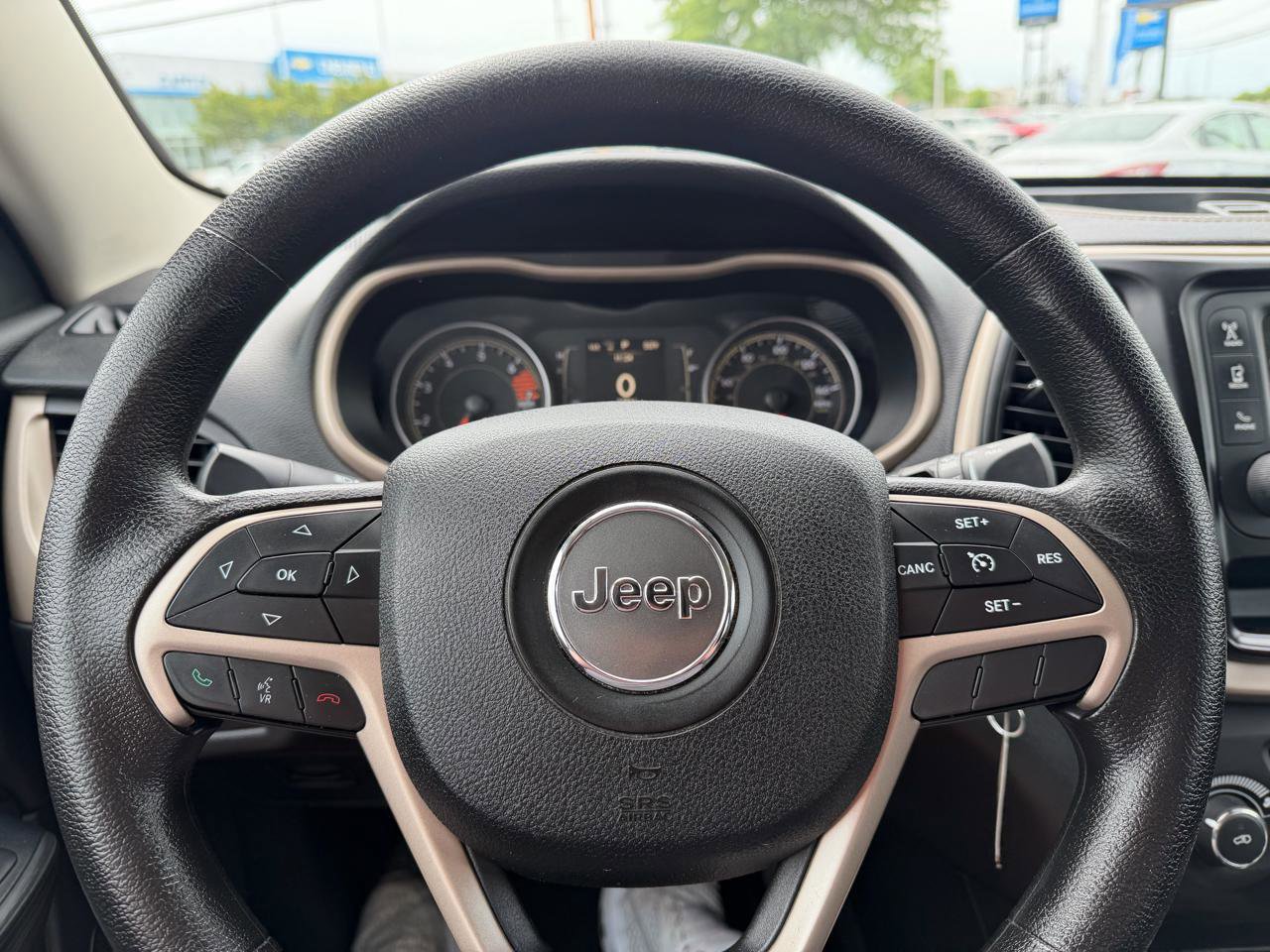 Used 2016 Jeep Cherokee Sport image 41