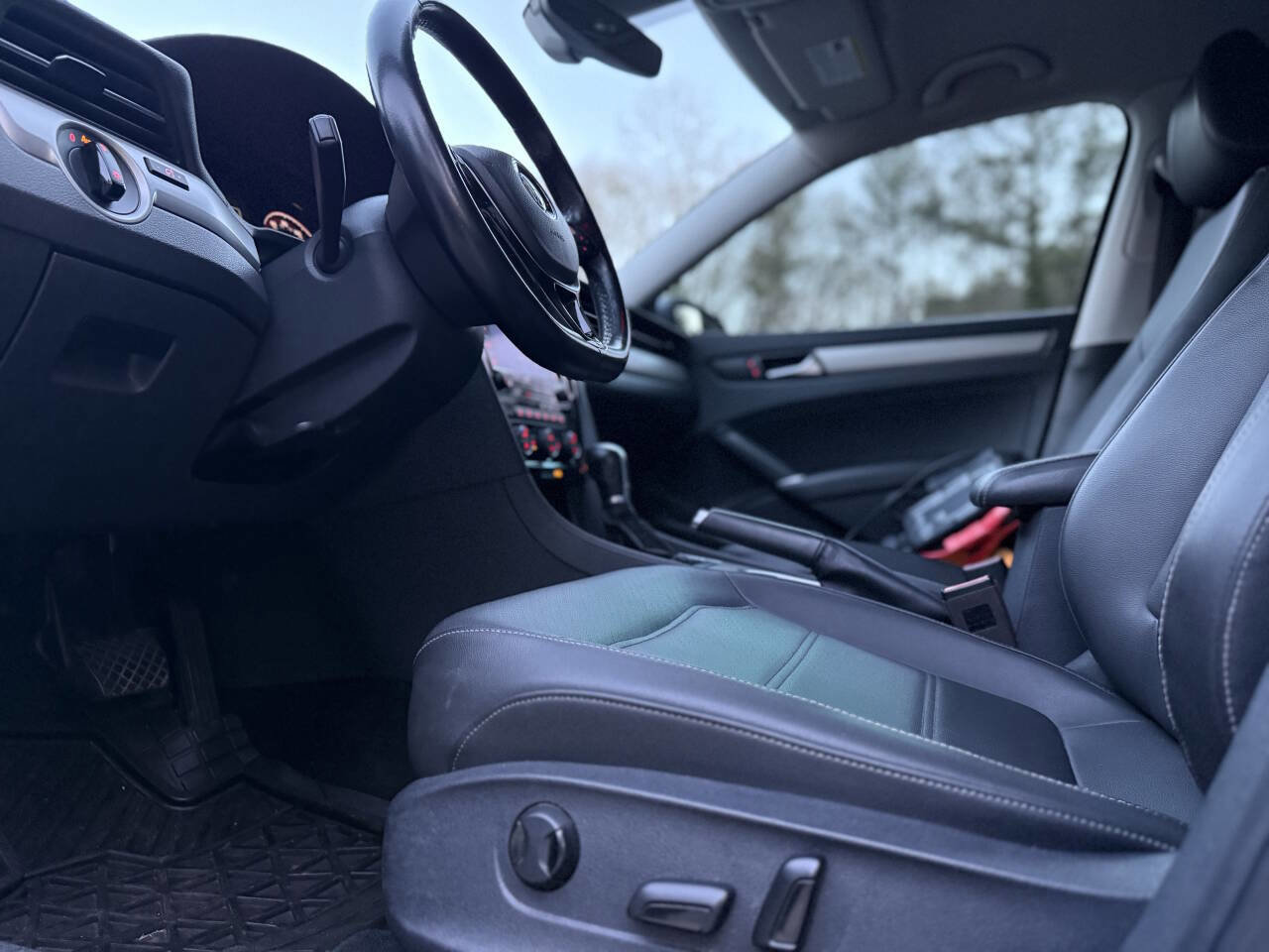 Used 2020 Volkswagen Passat 2.0T SE image 38