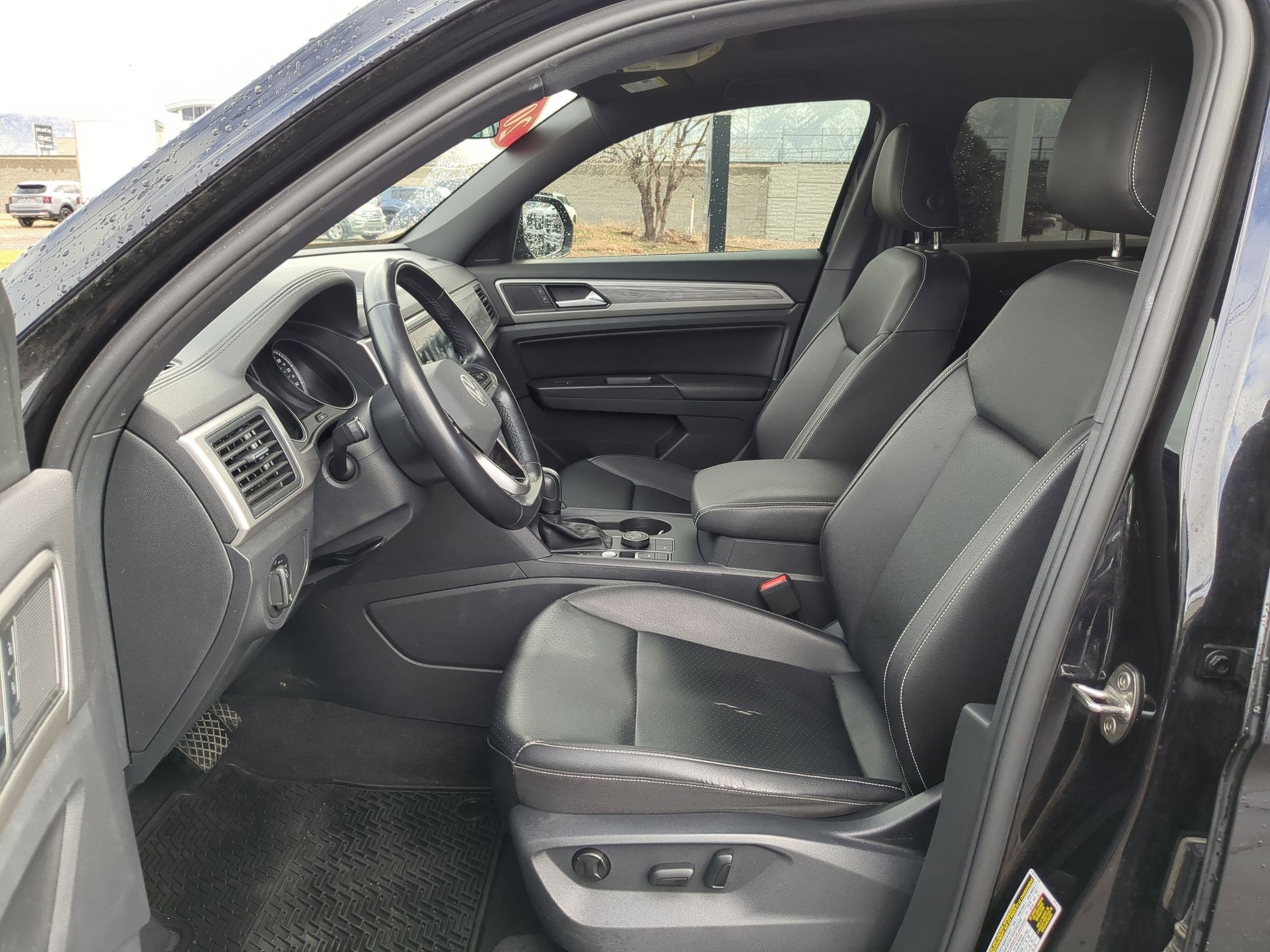 Used 2020 Volkswagen Atlas Cross Sport SE w/ Panoramic Sunroof Package image 18