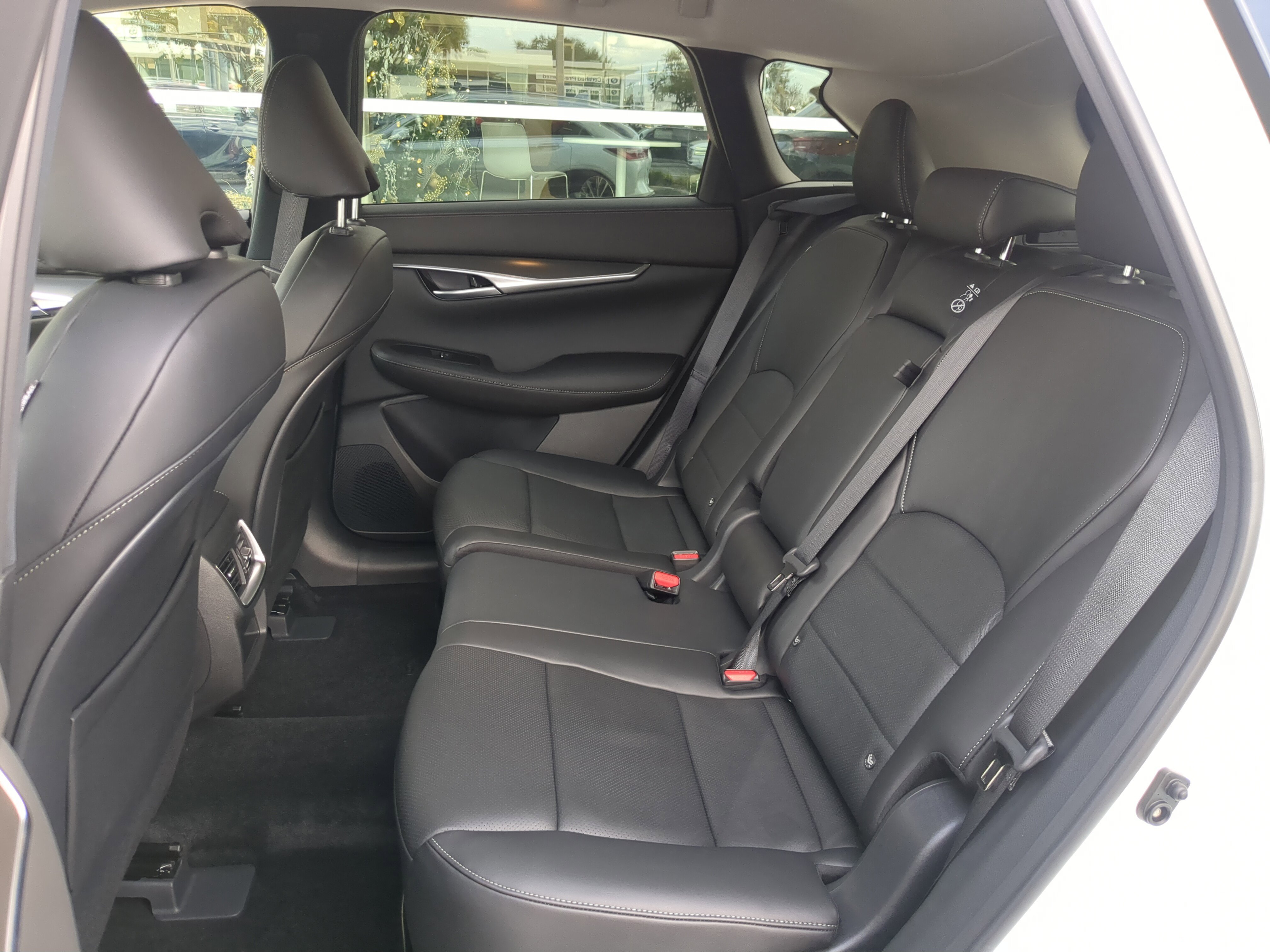 New 2025 INFINITI QX50 Luxe image 16