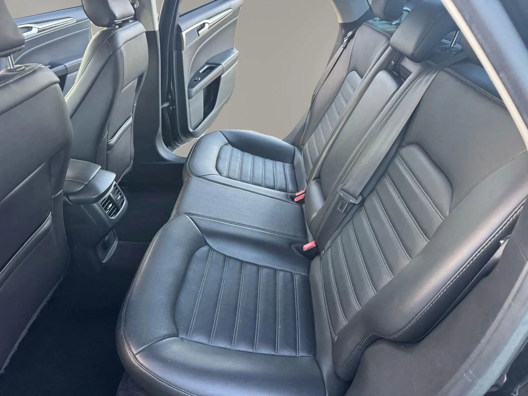 Used 2015 Ford Fusion SE w/ Equipment Group 202A image 13