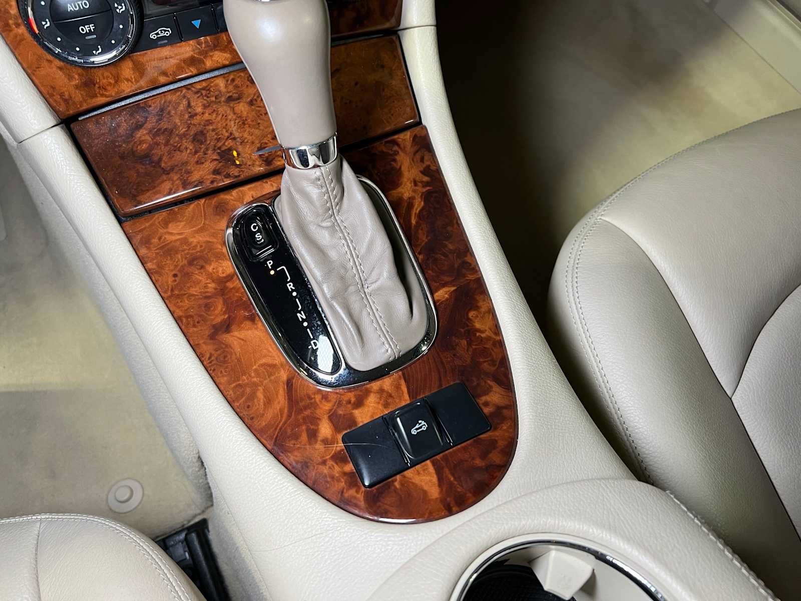 Used 2008 Mercedes-Benz CLK 350 Cabriolet image 28