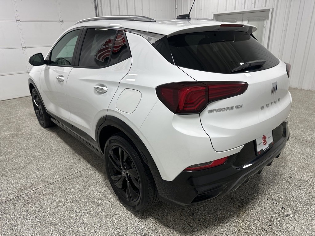 Used 2024 Buick Encore GX Sport Touring image 8