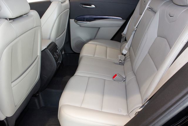 Used 2023 Cadillac XT4 Luxury w/ Cold Weather Package AWD/4WD image 17
