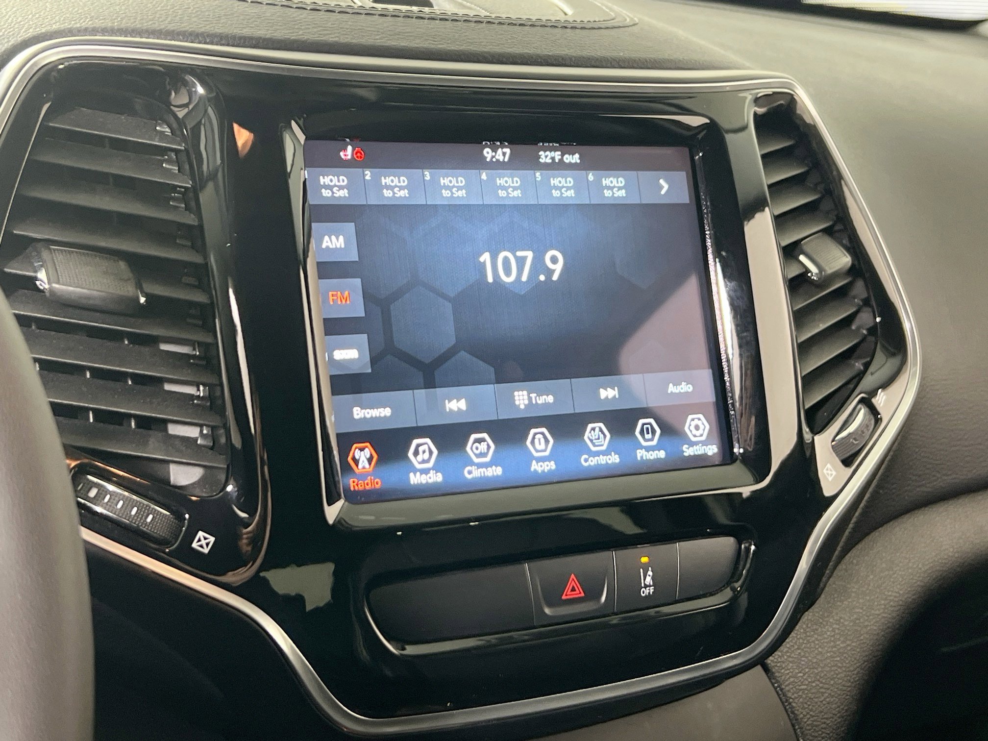 Used 2022 Jeep Cherokee Limited AWD/4WD image 14