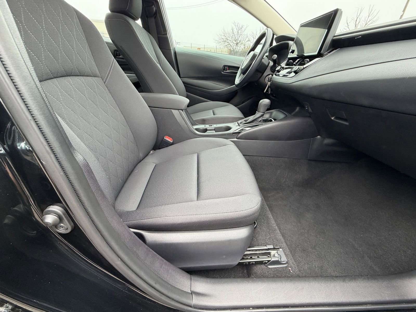 Used 2025 Toyota Corolla LE image 25