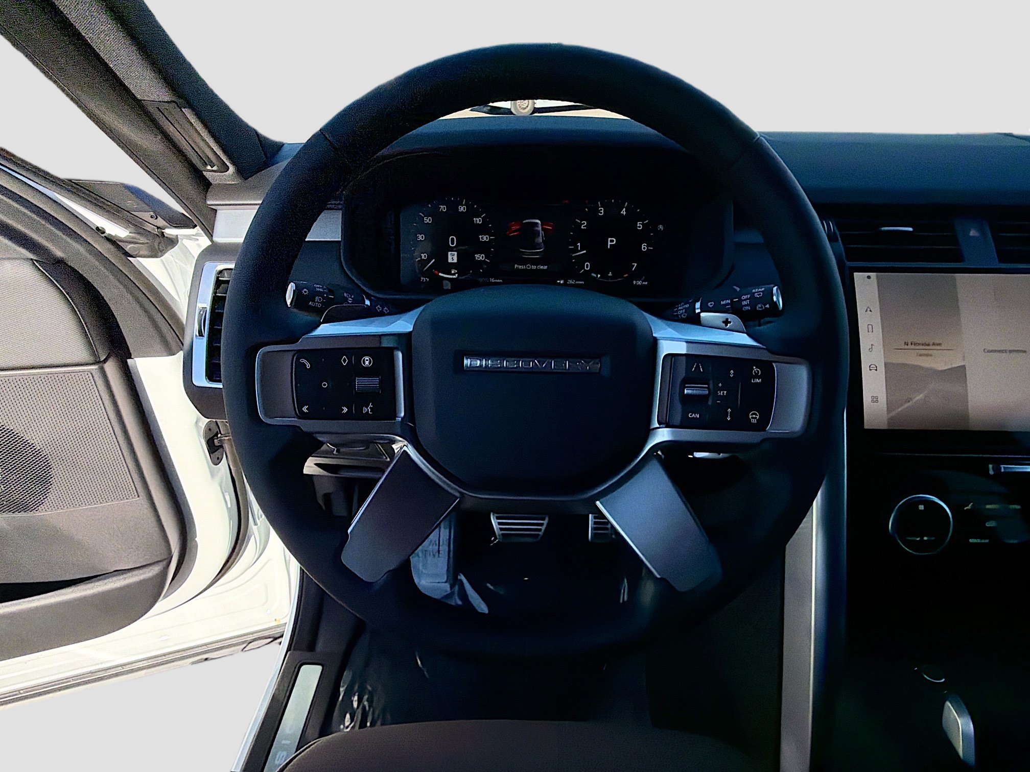 New 2026 Land Rover Discovery Dynamic SE image 39