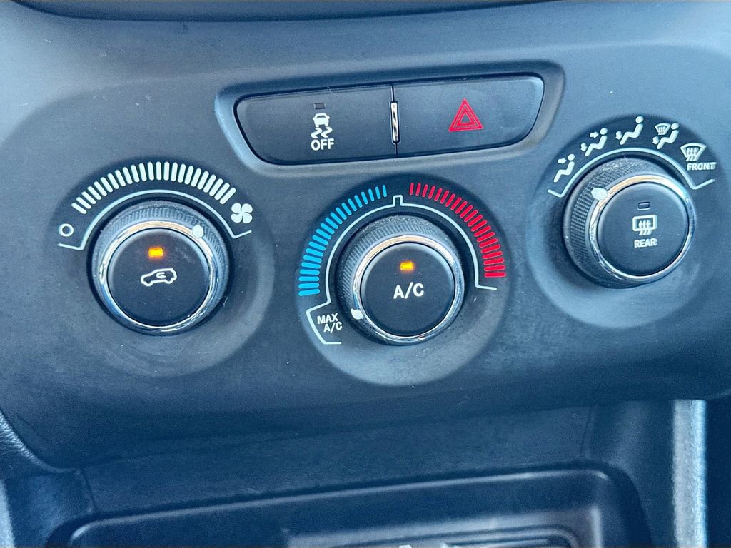 Used 2016 Jeep Cherokee Sport image 17