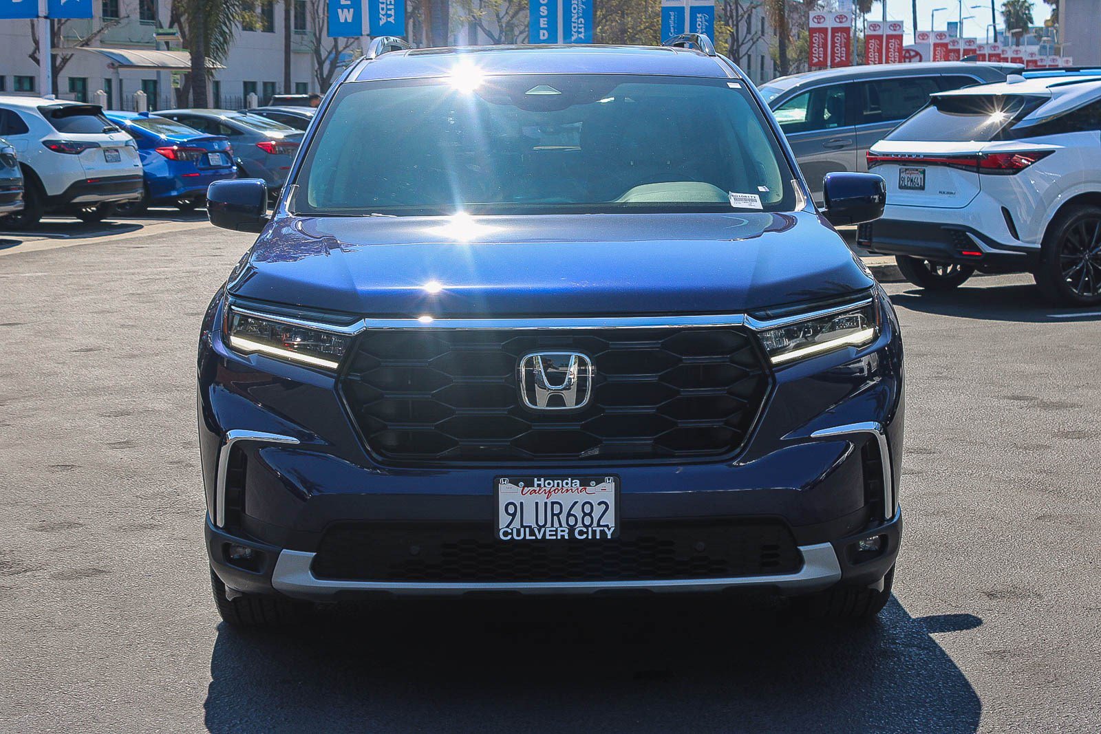 Used 2024 Honda Pilot Touring image 2