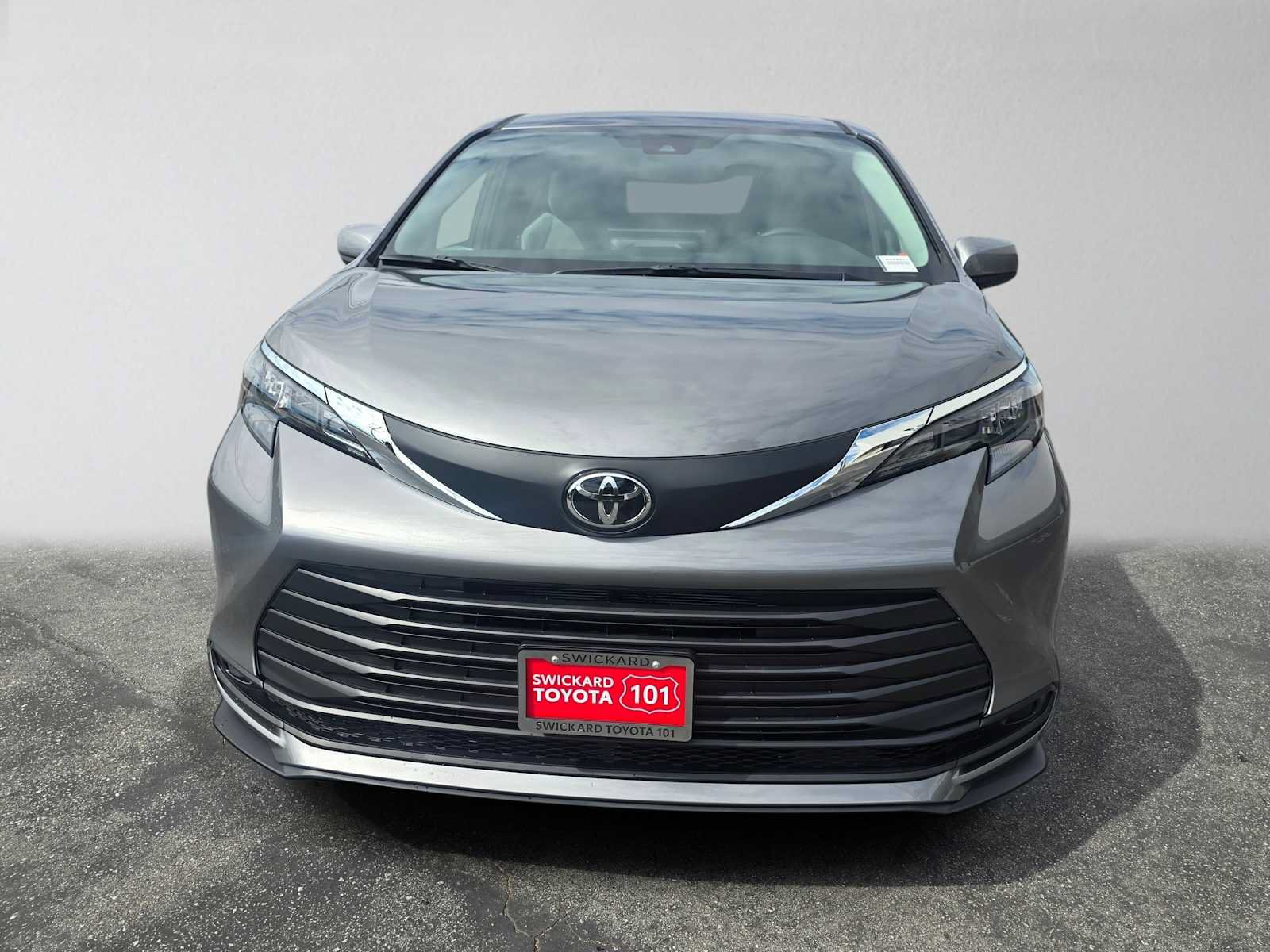 New 2026 Toyota Sienna LE FWD image 8